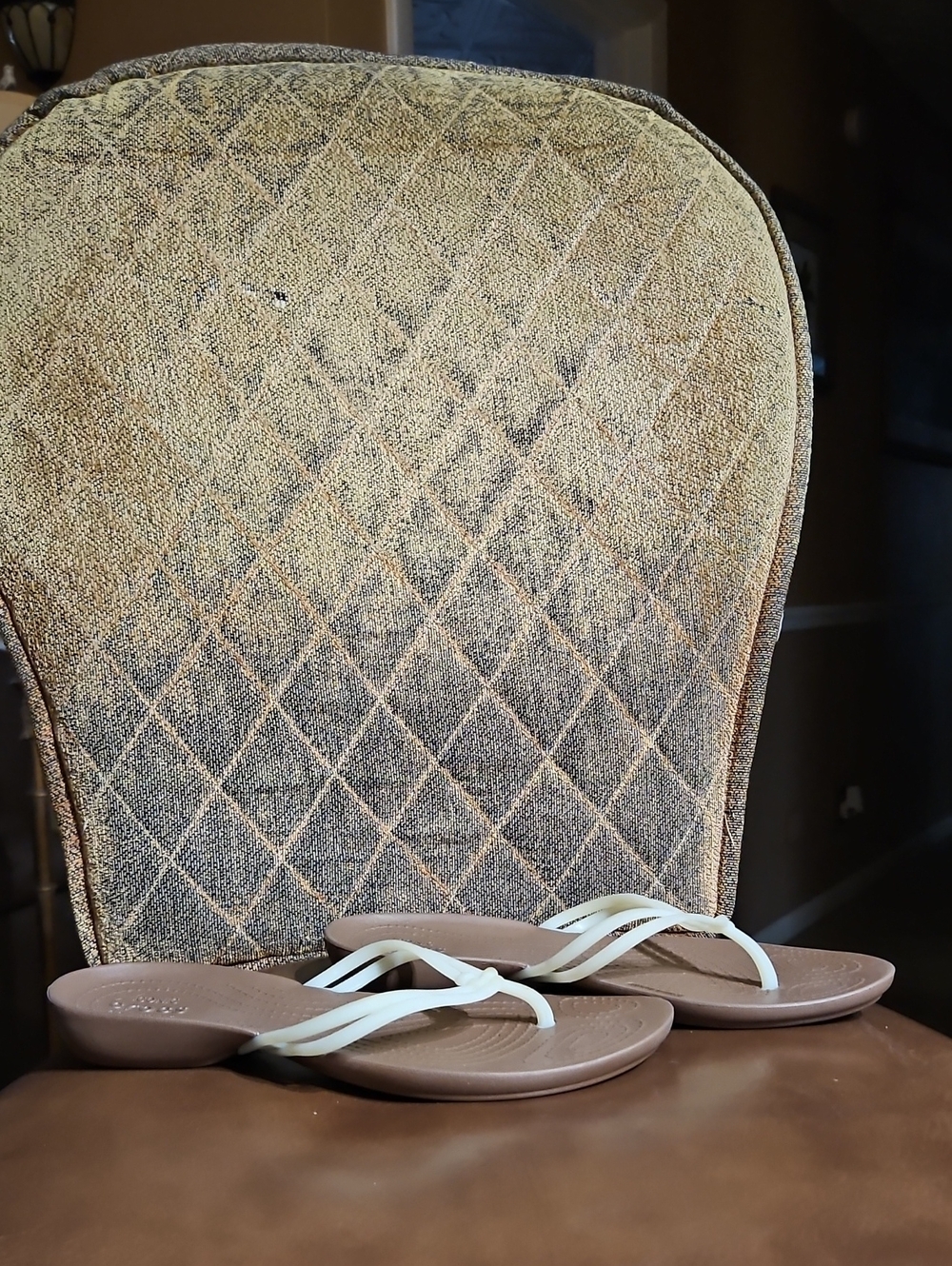 Crocs Isabella Flip Flops Thong Sandals Shoes Slip On Cream Brown